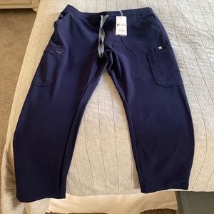FIGS scrub pants. Women’s Yola Skinny Petite Pants. Navy. Size medium petite
